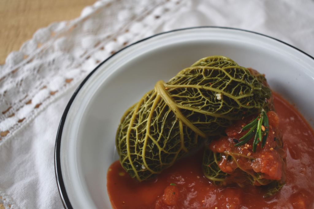 Cabbage rolls with tomato sauce 