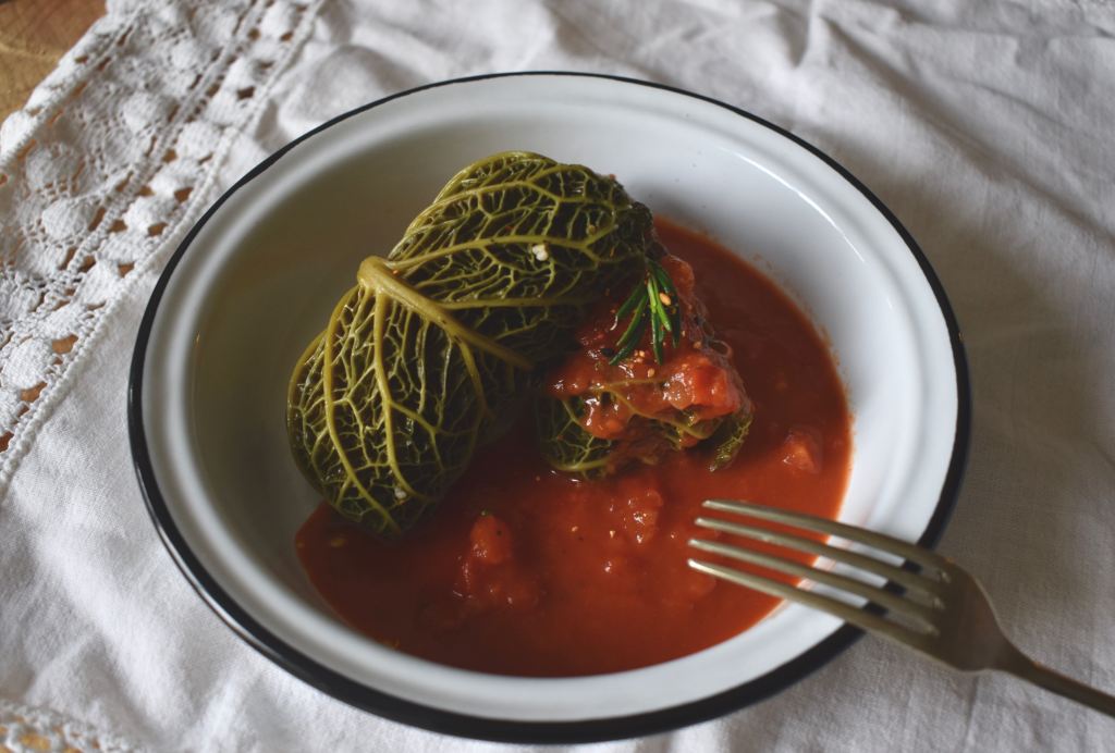 Cabbage roll with tomato sauce 