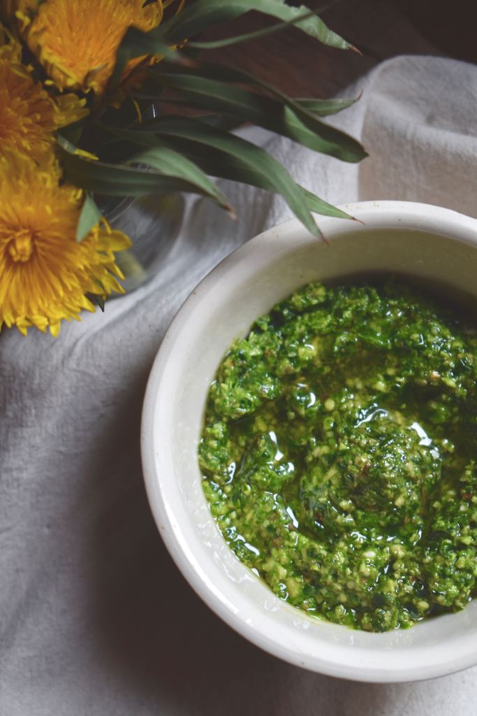 homemade green wild garlic pesto 